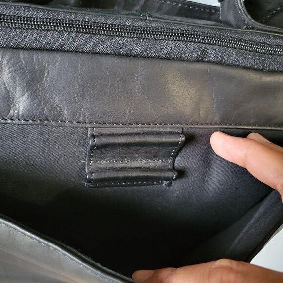 EUC WILSONS THE LEATHER EXPERTS BLACK GENUINE LEATHER LAPTOP MESSENGER BAG - Picture 12 of 16